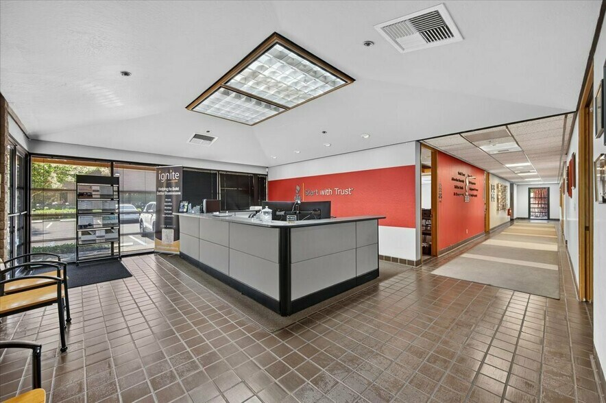 More Photos Of 2600 W Shaw Ln, Fresno Office For Sale