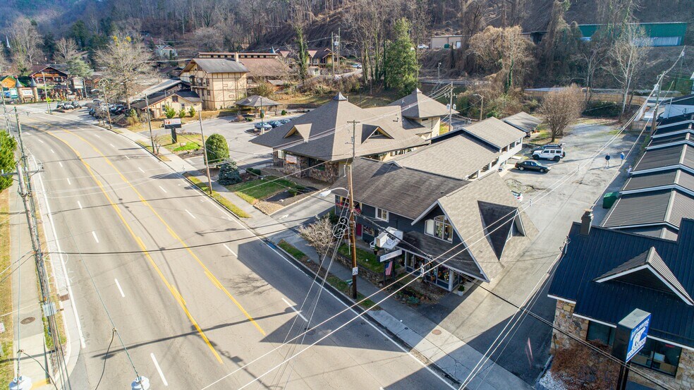 More Photos Of 402 E Parkway, Gatlinburg Multifamily For Sale