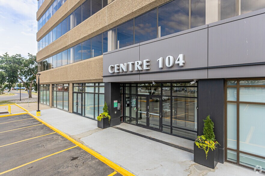 More Photos Of 5241 Calgary Trl NW, Edmonton Office For Lease