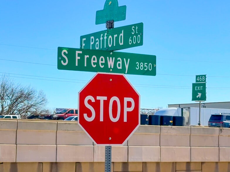 More Photos Of 3850 South Fwy, Fort Worth Flex For Sale
