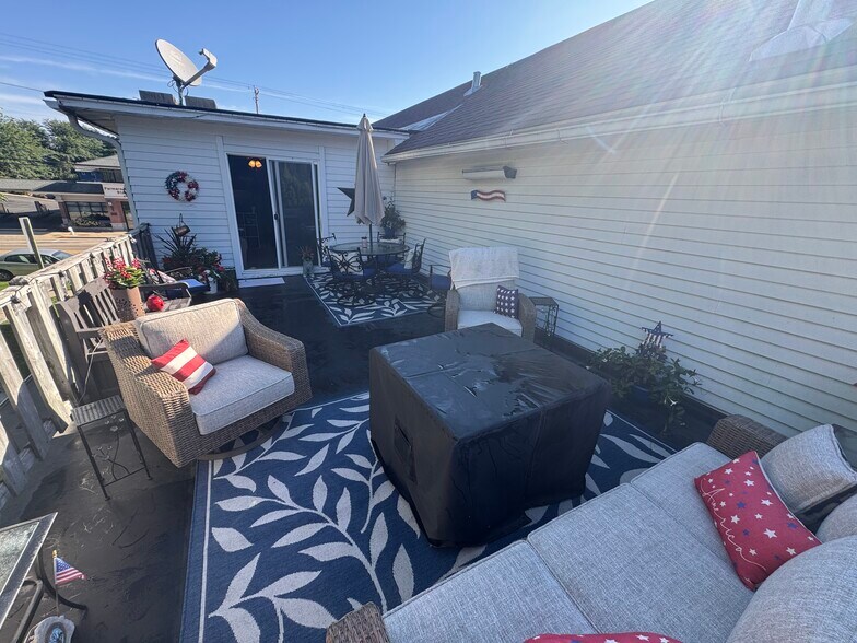 More Photos Of 215 W Main St, Marshall General Retail For Sale