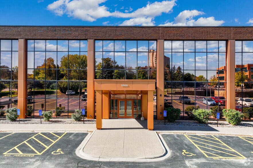 More Photos Of 5900 Green Oak Dr, Minnetonka Office For Lease