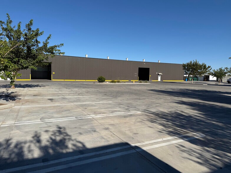 More Photos Of 13586 Central Rd, Apple Valley Unknown For Lease