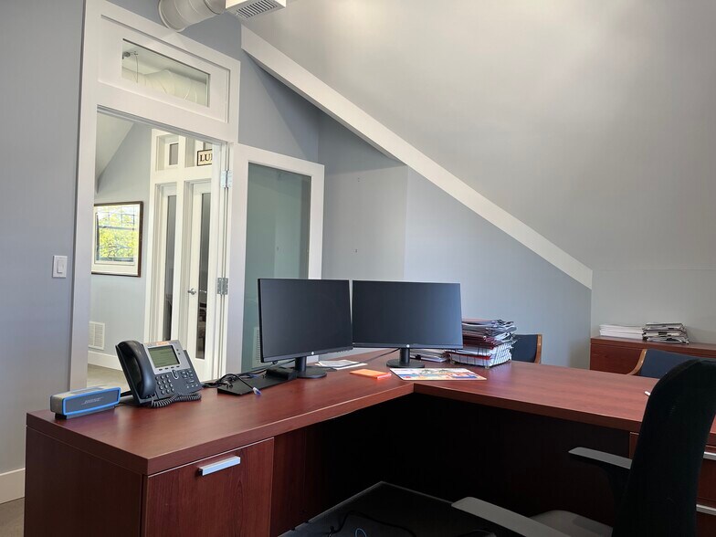 More Photos Of 64 Wall St, Madison Office Residential For Lease