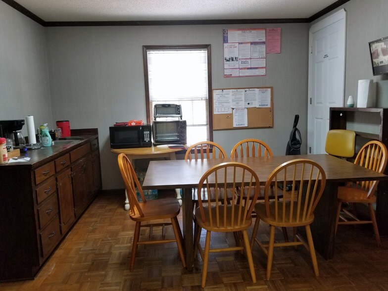 More Photos Of 1201 Shadowlawn Dr, Saint Marys Freestanding For Lease