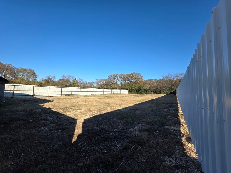 More Photos Of 870 N Mayhill Rd, Denton Industrial For Lease