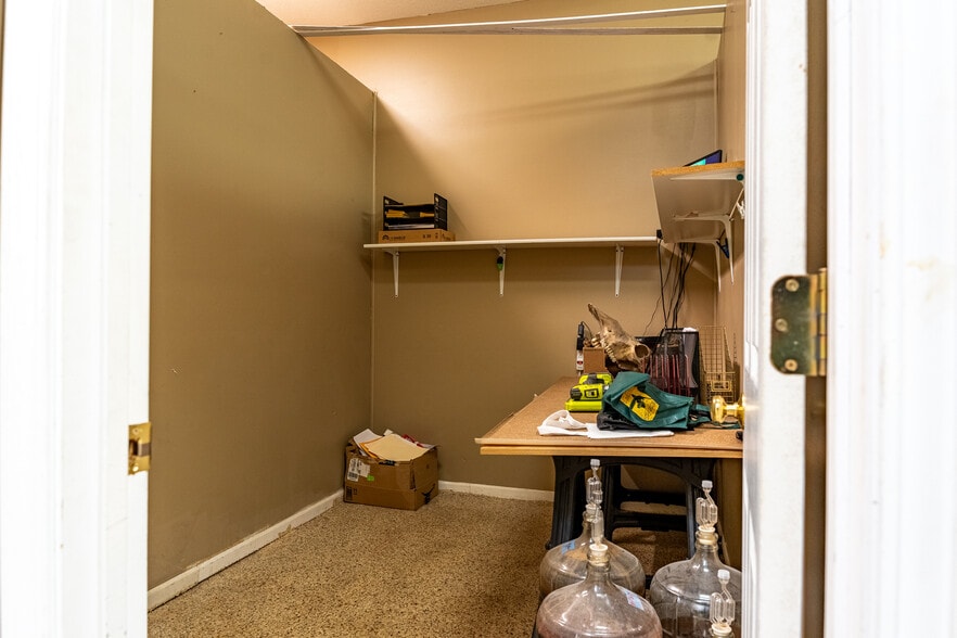 More Photos Of 620 Cherokee St, Leavenworth Storefront Retail Office For Sale