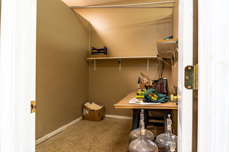 More Photos Of 620 Cherokee St, Leavenworth Storefront Retail Office For Sale