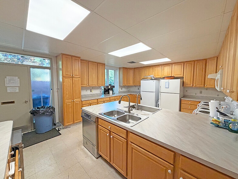 More Photos Of 8336 Carrleigh Pky, West Springfield Religious Facility For Sale