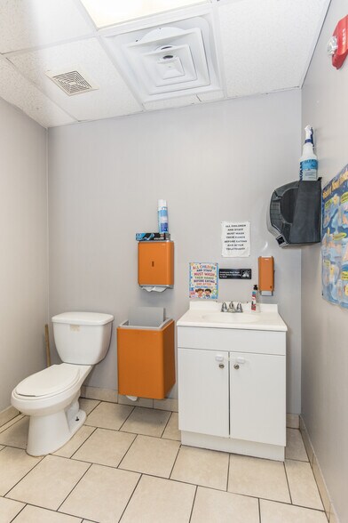 More Photos Of 6044-6052 Castor Ave, Philadelphia Medical For Sale