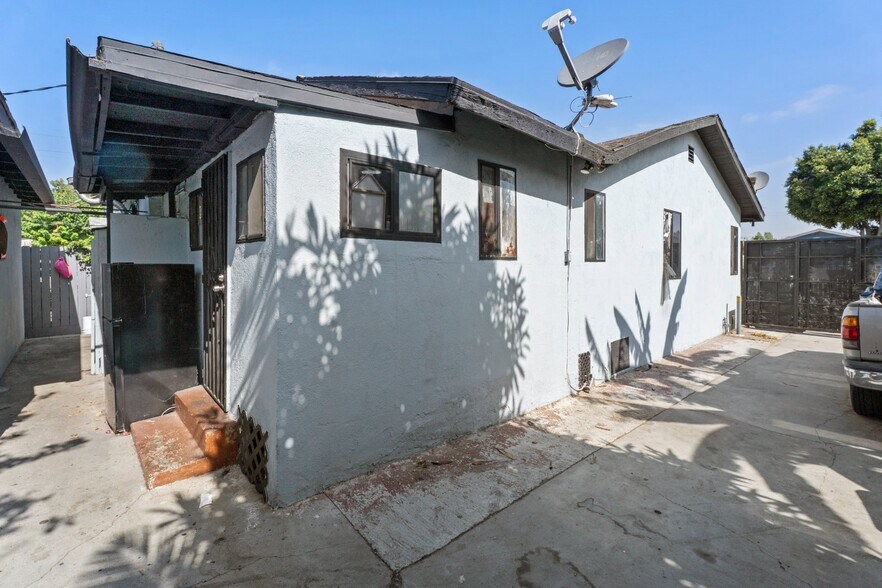 More Photos Of 1526 E 77th Pl, Los Angeles Multifamily For Sale