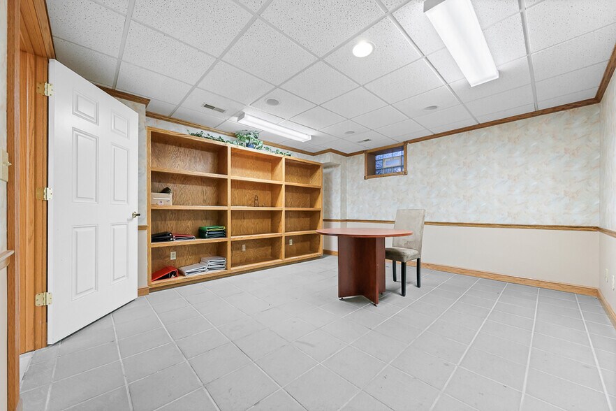 More Photos Of 8050 Corporate Cir, North Royalton Office For Lease