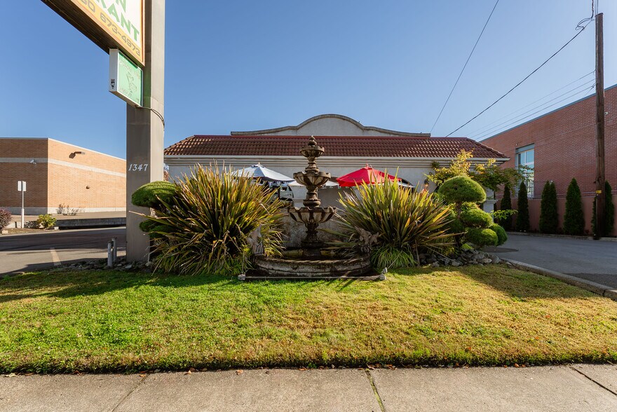 More Photos Of 1347 NE Stephens St, Roseburg Restaurant For Sale
