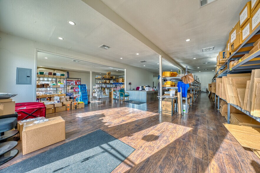 More Photos Of 14802 Lakeshore Dr, Clearlake Storefront For Sale