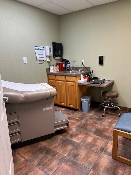 More Photos Of 600 S Red River Expy, Burkburnett Medical For Sale