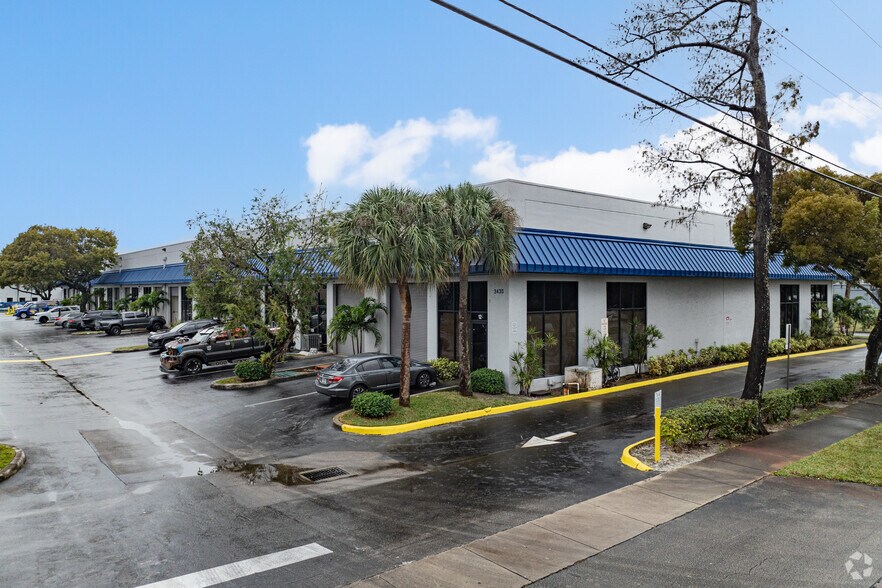 More Photos Of 3430 NW 16th St, Lauderhill Warehouse For Lease