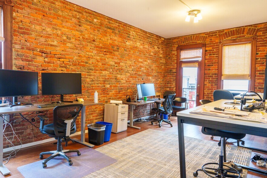 More Photos Of 1410 11th St, Bellingham Office For Lease