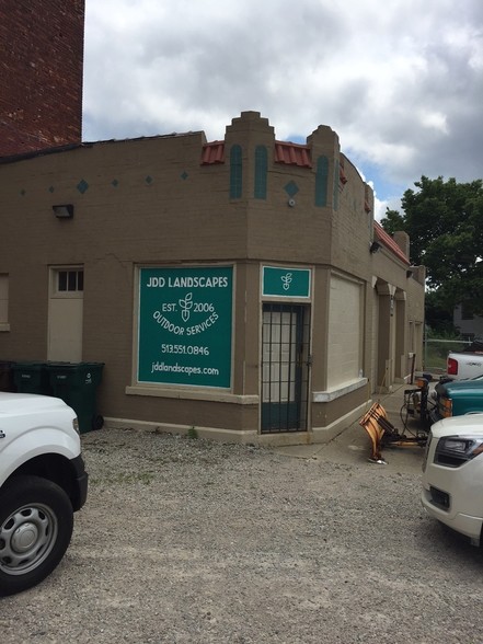 Primary Photo Of 701 E McMillan St, Cincinnati Auto Repair For Sale
