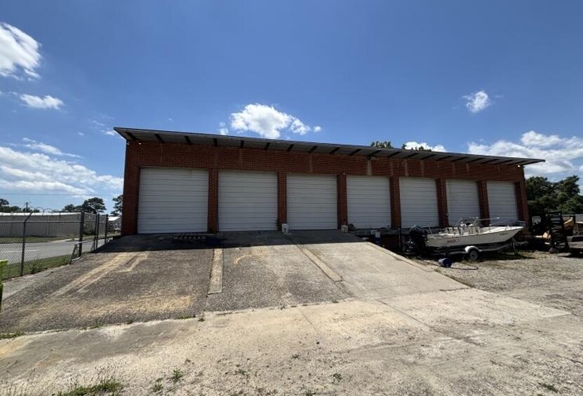 More Photos Of 1155 Kidder St, Wilmington Warehouse For Lease