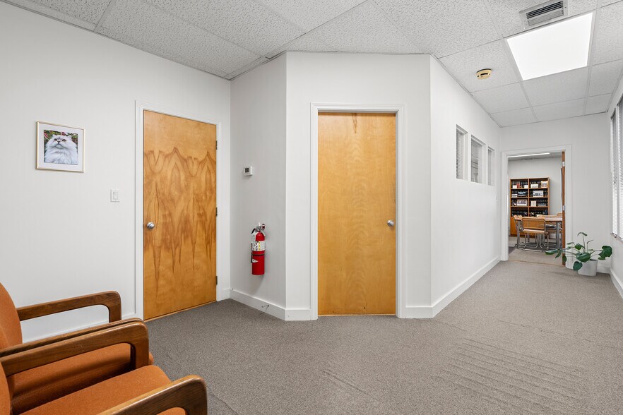 More Photos Of 1074 Massachusetts Ave, Arlington Office For Sale