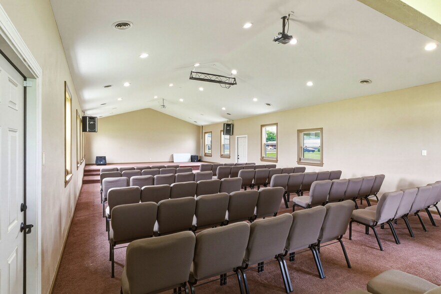 More Photos Of 13908 Dixie Hwy, Louisville Religious Facility For Sale