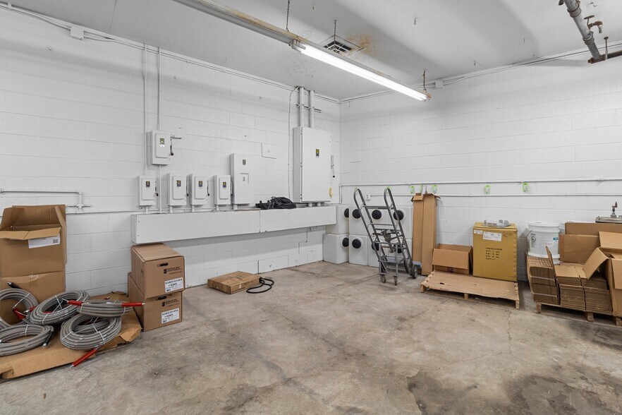 More Photos Of 704 N Central Ave, Locust Warehouse For Lease