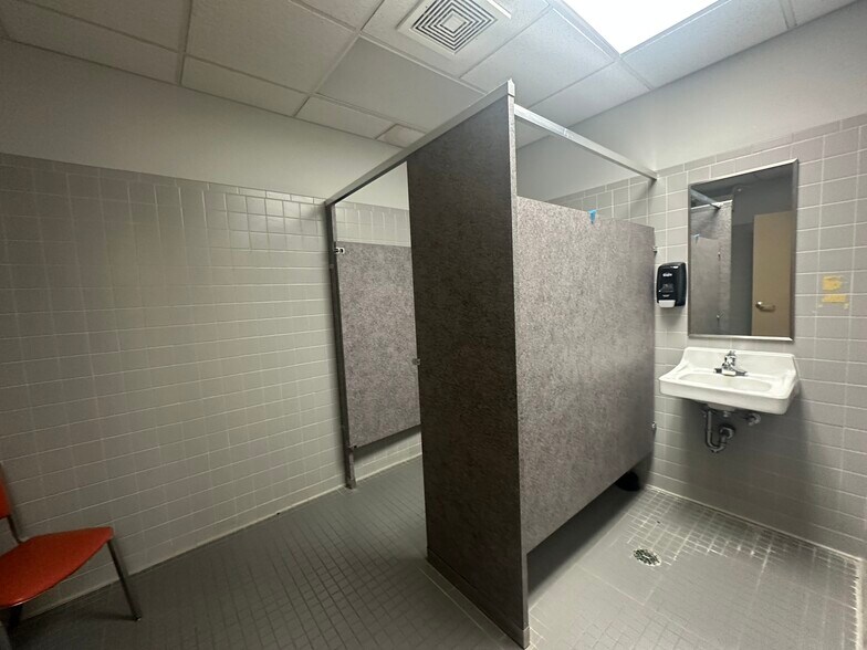 More Photos Of 645 Lucy Black Rd, Bolivar Office Residential For Sale