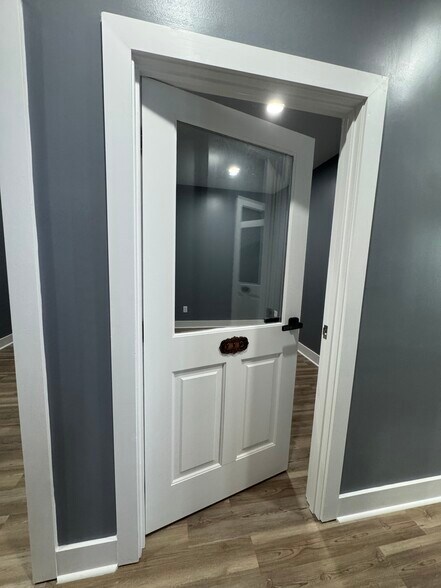 More Photos Of 301-304 Macy Dr, Roswell Medical For Lease