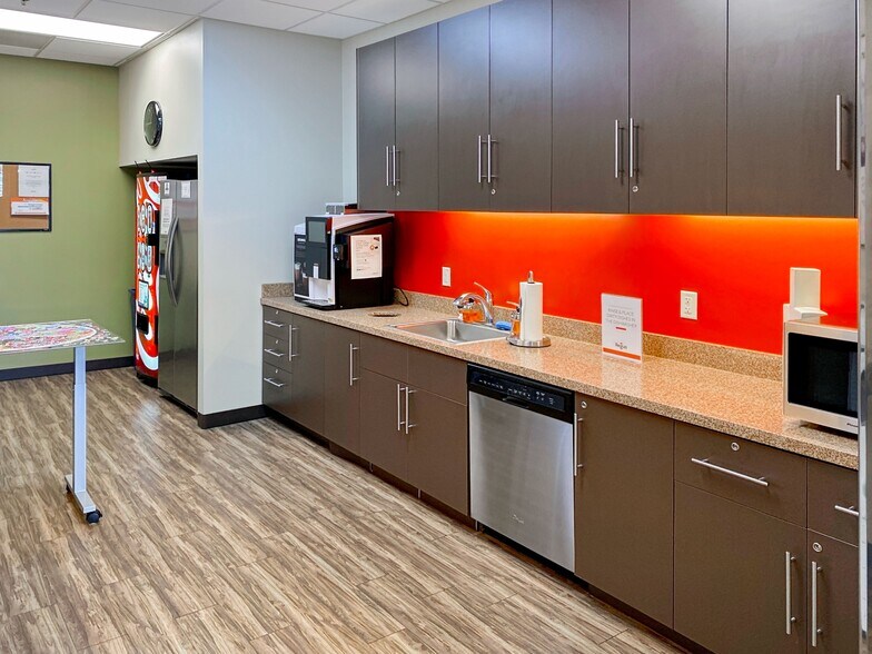 More Photos Of 603-690 Saint George Square Ct, Winston-Salem Coworking Space