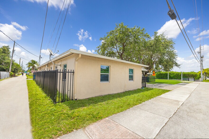 More Photos Of 2247 Simms St, Hollywood Apartments For Sale