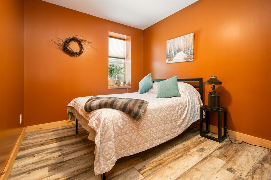 More Photos Of 541 Spruce St, Thomas Flex For Sale