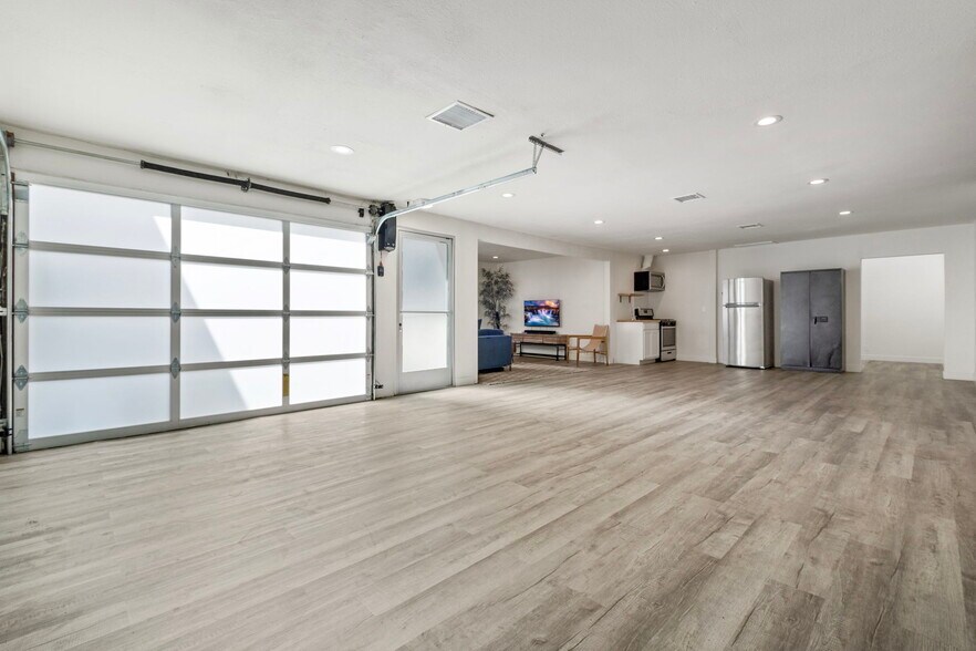 More Photos Of 555 E 3rd St, Long Beach Storefront Retail Residential For Sale