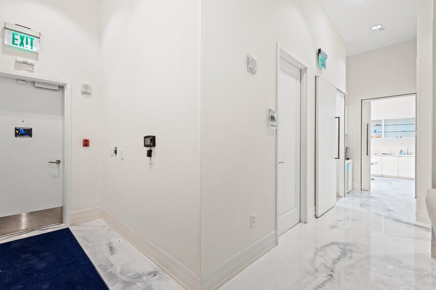 More Photos Of 250 Pharr Rd NE, Atlanta Apartments For Lease