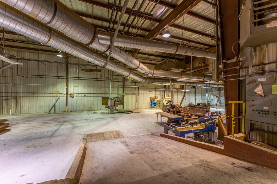 More Photos Of 4097 53 Hwy, Eveleth Manufacturing For Sale