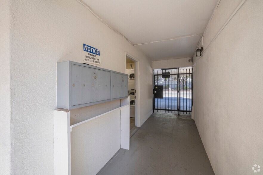 More Photos Of 2500 Dana St, Berkeley Apartments For Sale