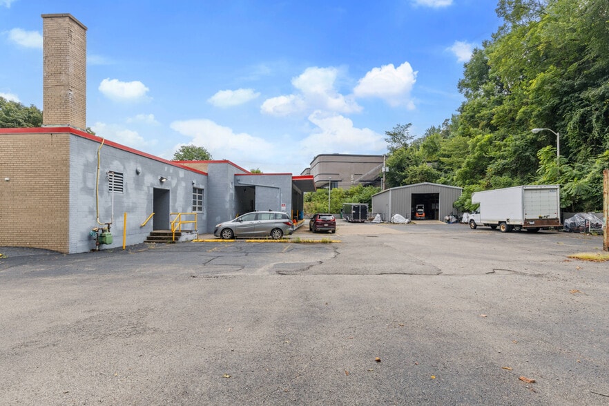 More Photos Of 520 E Bruceton Rd, Pittsburgh Freestanding For Sale