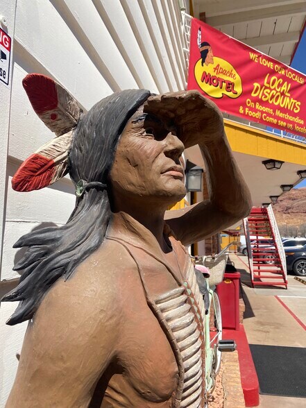 More Photos Of 166 S 400 E, Moab Hotel For Sale