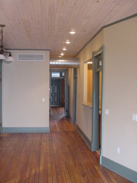 More Photos Of 212-214 Campbell Ave, Springfield Storefront Retail Office For Sale