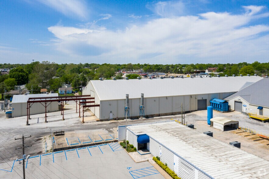 More Photos Of 3515 Dawson Rd, Tulsa Manufacturing For Lease