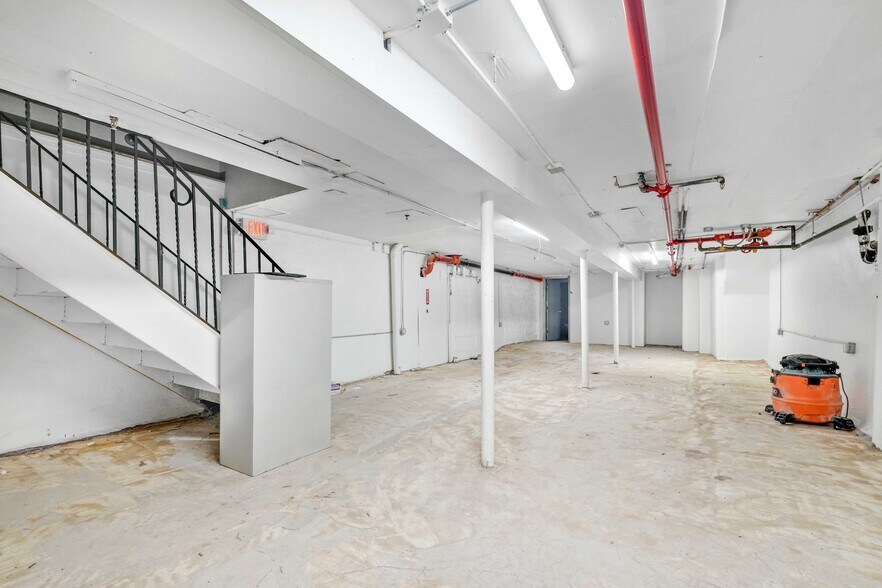 More Photos Of 5652 Myrtle Ave, Ridgewood Apartments For Lease