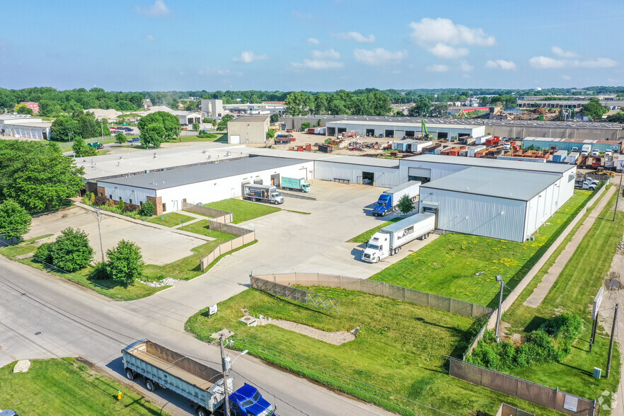 Primary Photo Of 1800 Hull Ave, Des Moines Manufacturing For Sale