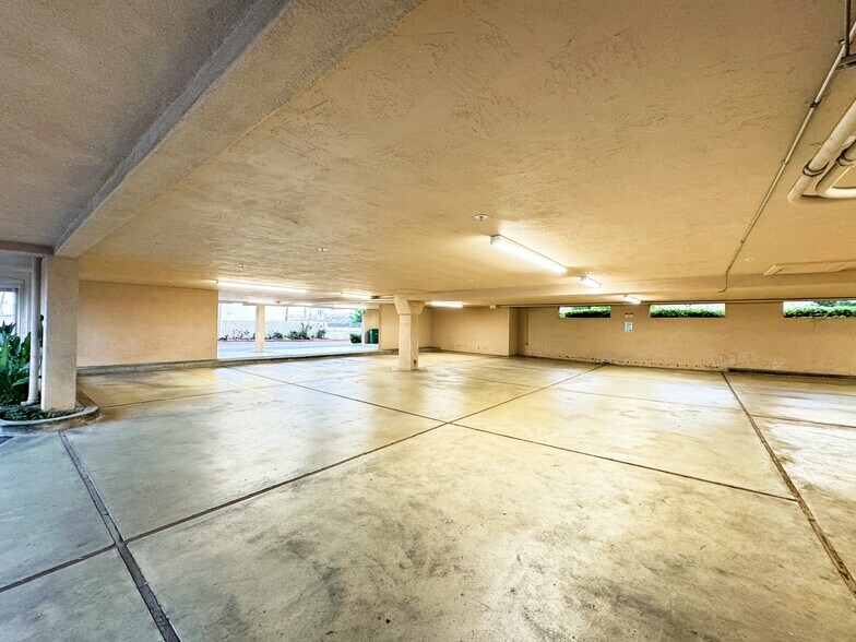 More Photos Of 1015 Chestnut Ave, Carlsbad Office For Sale