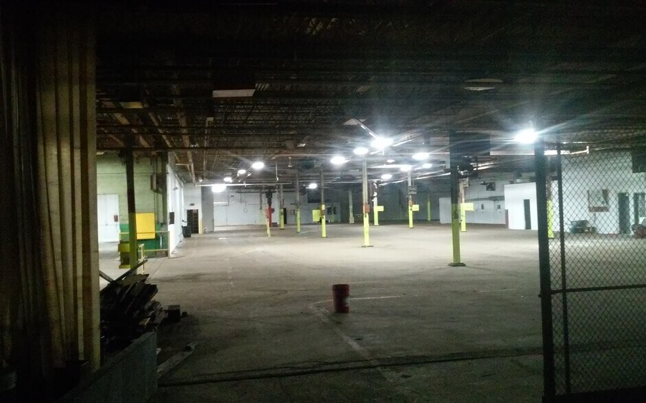 More Photos Of 315 W Mill St, Beaver Dam Manufacturing For Lease
