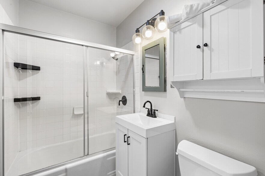 More Photos Of 4837 Castle Ave, San Diego Apartments For Sale