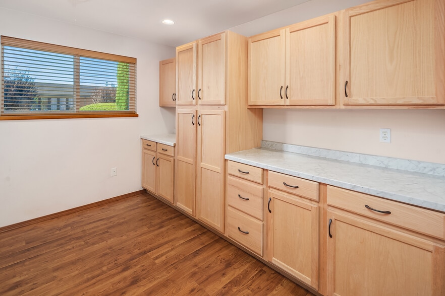 More Photos Of 421 Williams St, Mossyrock Office For Lease