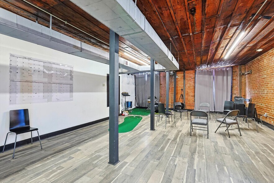 More Photos Of 1426 N Main St, Fort Worth Storefront Retail Office For Lease