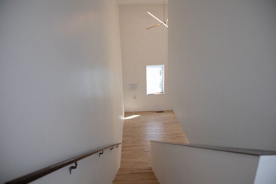 More Photos Of 70-72 Windward Ave, Venice General Retail For Lease