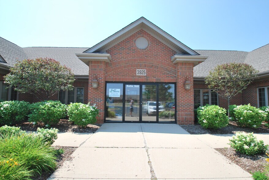 Primary Photo Of 3925 75th St, Aurora Medical For Lease