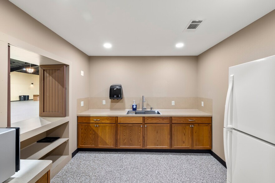 More Photos Of 15185 TX-21, Douglass Department Store For Sale