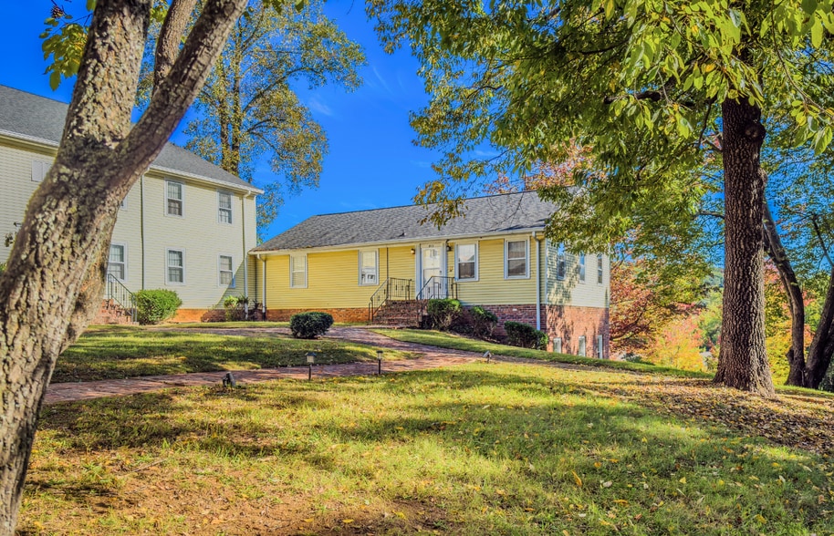 More Photos Of 854 Duke Gloucester St SW, Roanoke Apartments For Sale